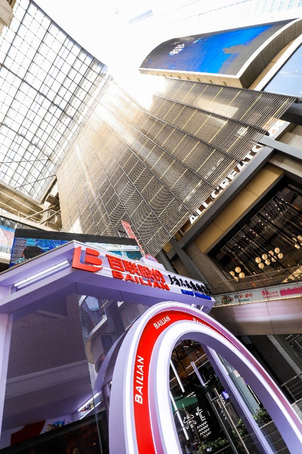 连续6天长直播来种草透明直播间亮相南京路步行街