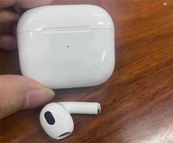 网曝AirPods 3真机谍照