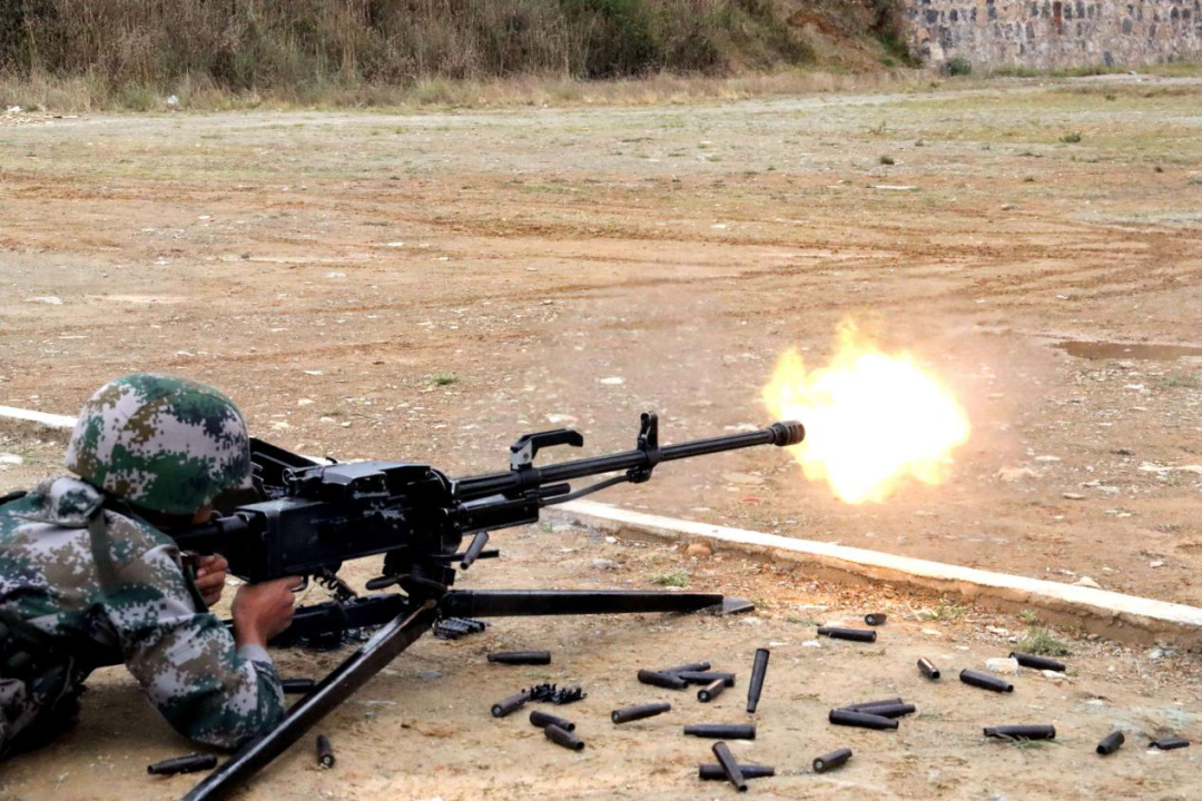 重机枪实弹射击