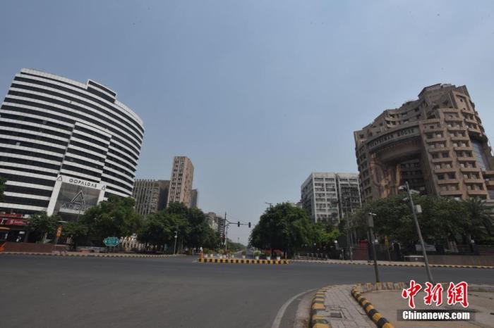 当地时间2021年5月9日,印度新德里,“封城”下的街道空无一人。 图片来源:视觉中国