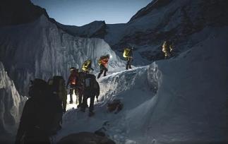 巴林登山队成为2021年第一只登顶珠峰的团队