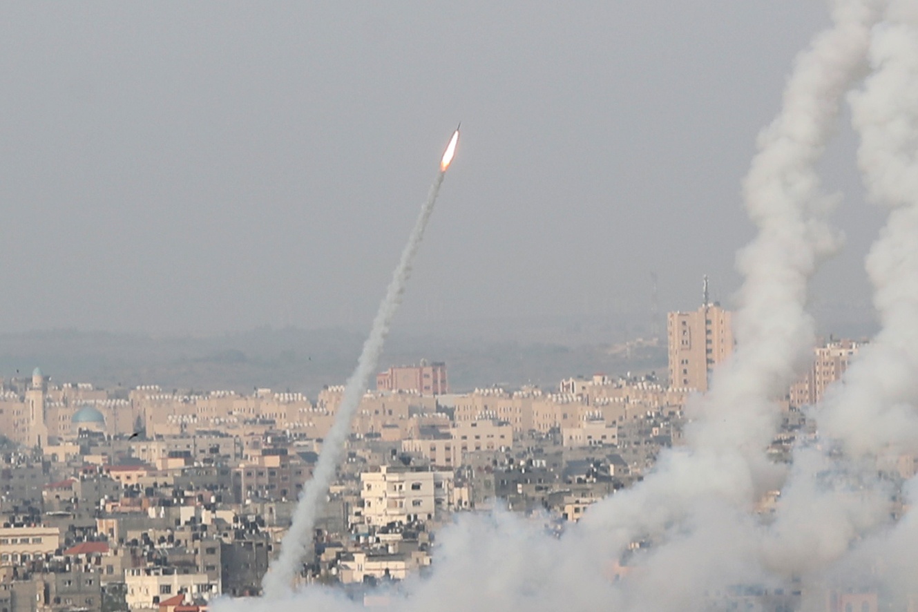 以色列突遭火箭弹攻击 军机坦克回击加萨走廊 ＊ 阿波罗新闻网