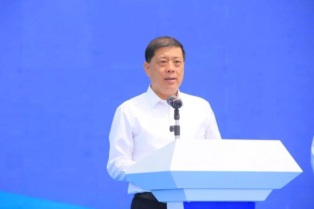 (图为临沂市委书记王安德致辞)