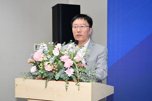 中国建筑金属结构协会辐射供暖供冷委员会主任刘浩发言