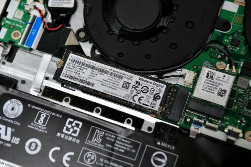 ▲SSD硬盘采用的是来自西部数据(Western Digital)的SN730，根据WD的命名规则，SN730应该是WD_BLACK SN750的OEM版本，算是游戏高性能的SSD。