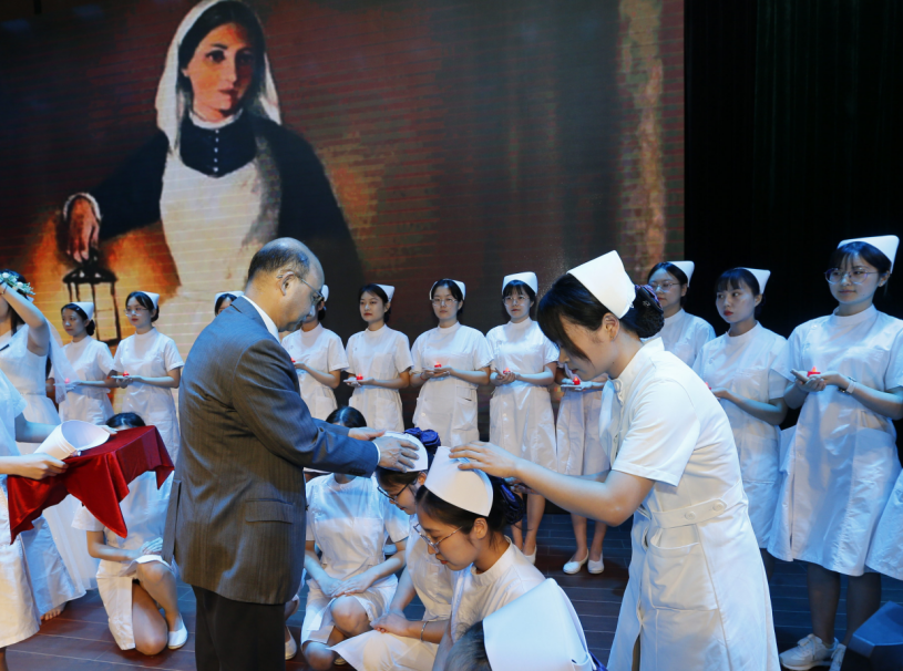 传承红色基因创新发展护理南方医科大学举行国际护士节授帽仪式