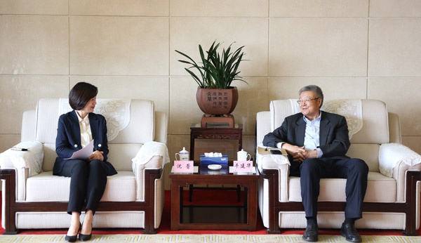 牛建华会见天津东疆综合保税区党委书记,管委会主任沈蕾|天津市_新浪