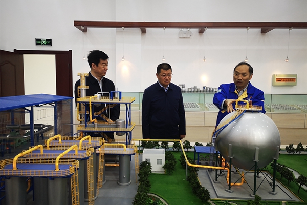 会后,王海军一行参观了煤制油公司ccs示范项目,神东设备维修中心.