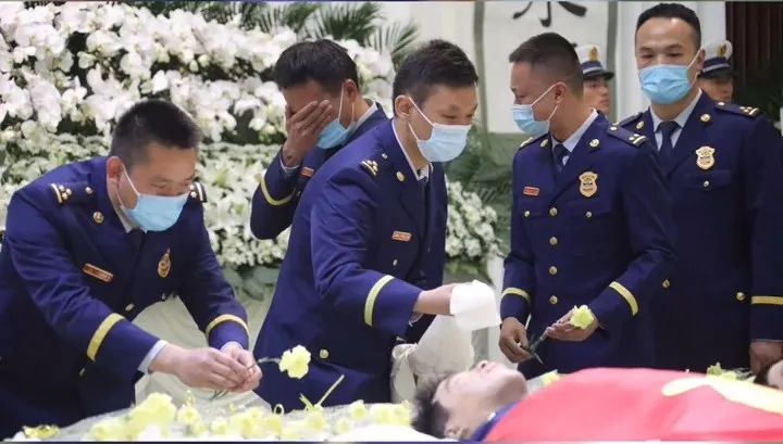 这一幕幕震撼又感动