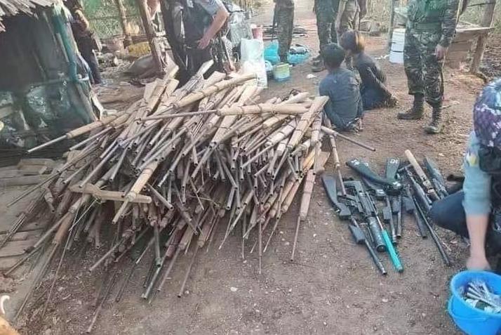 ​缅甸军警在实皆省羌乌镇区查获大批自制武器