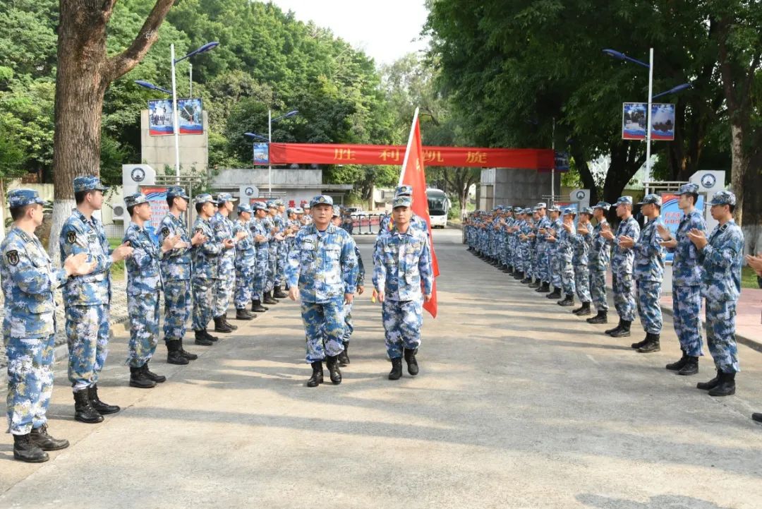 猎猎旌旗迎风展 保障尖兵载誉归