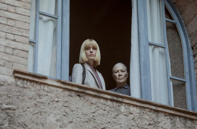 随着调查的深入,洛雷娜面临的困难不仅来自千头万绪却无从突破的迷局