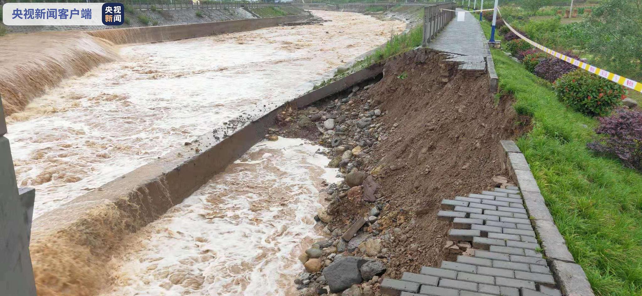 重庆局部地区暴雨 部分中小河流明显涨水