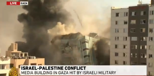 国际媒体所在的大楼被以色列空袭夷为平地（半岛电视台报道截图）