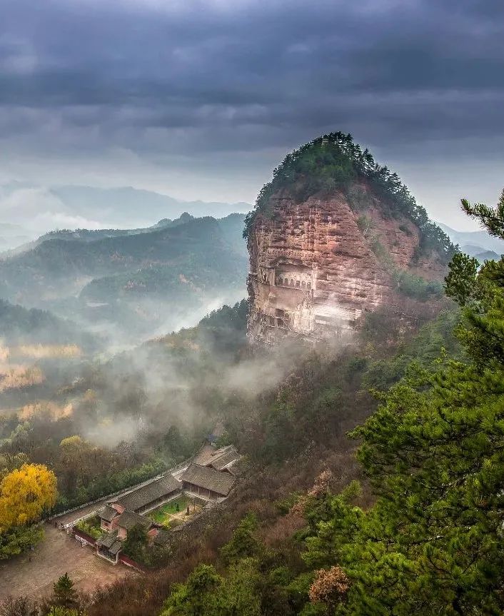 ▲ 始建于南北朝时期的天水麦积山石窟，被誉为东方雕塑艺术陈列馆。图/视觉中国