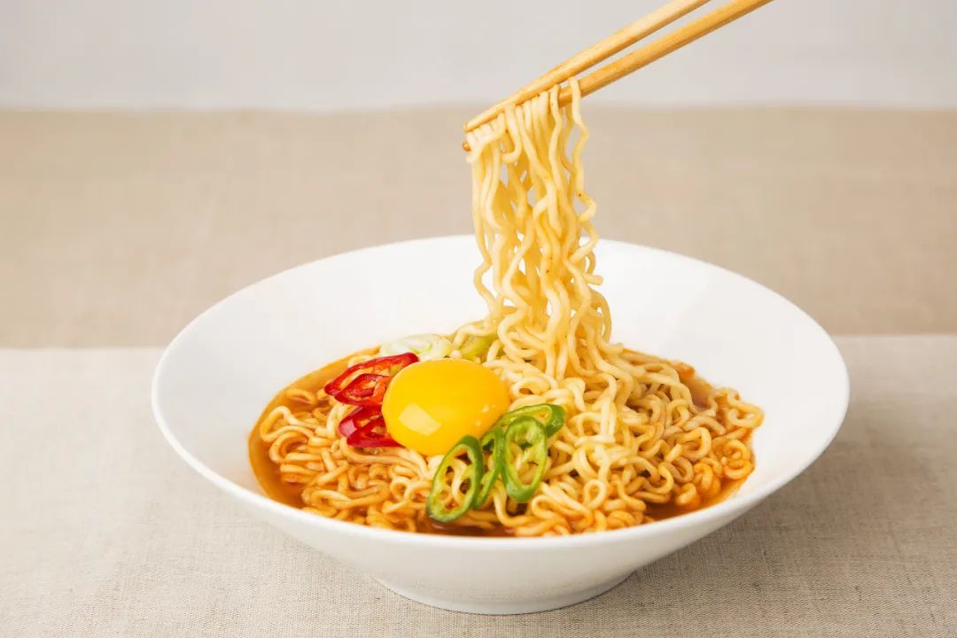 一年900亿方便面被谁吃了