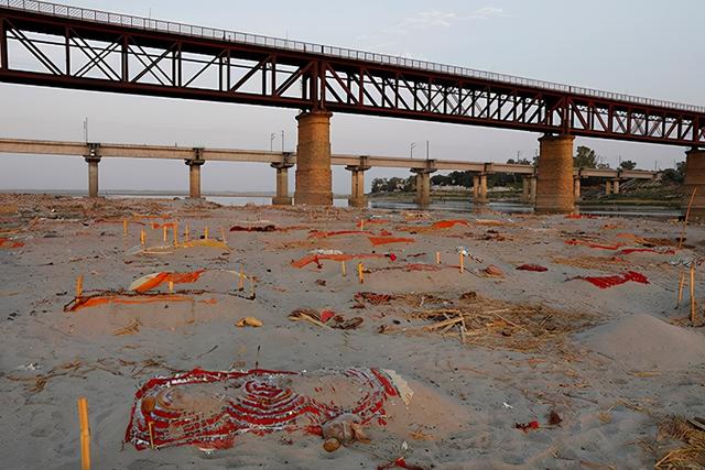 存在新冠死者！恒河出现超1000具浮尸，印度政府终于不再嘴硬了休闲区蓝鸢梦想 - Www.slyday.coM