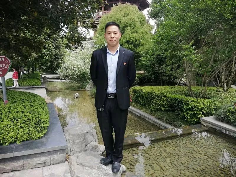 我出生在贵州省毕节市大方县星宿乡峻岭村,这里山高谷深,沟壑纵横