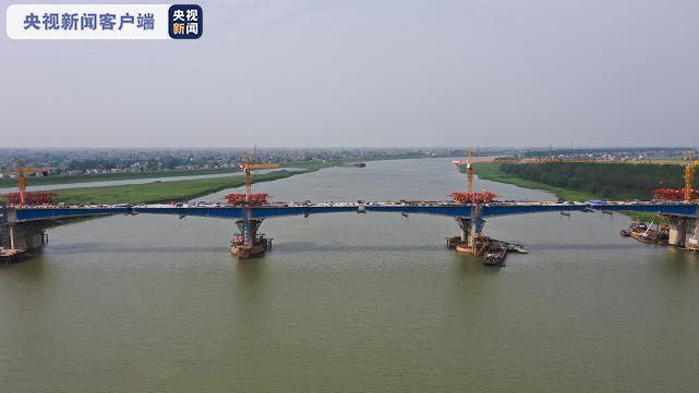 湖南省平益高速公路南阳湘江特大桥左幅合龙贯通