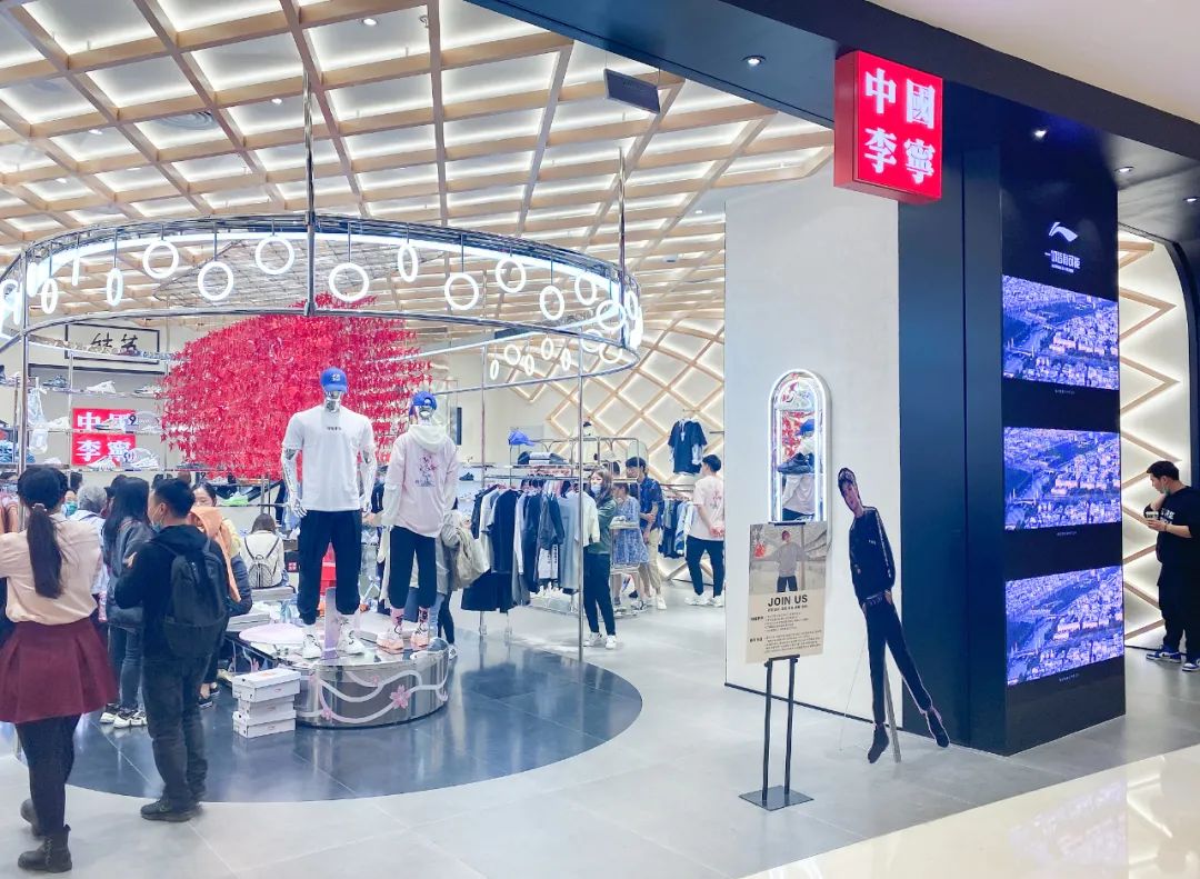 另外,李宁还对1300多家线下门店进行数字化改造,收集线下消费者进店后