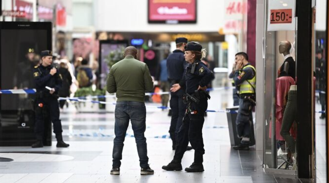 瑞典首都北部一购物中心发生枪击事件