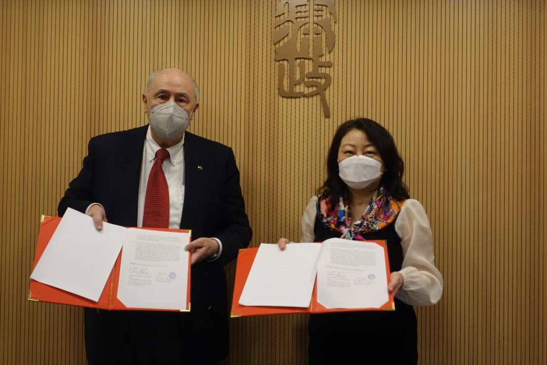 香港特区政府与亚洲国际法律研究院就香港法律云端基金签署谅解备忘录