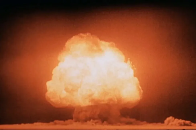 一种＂不可能＂出现的物质，在第一次核爆炸中出现了