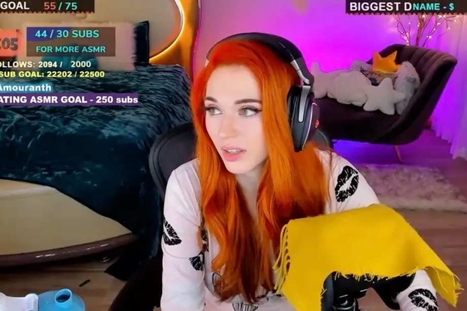 游戏女主播靠惹火身材吸粉尺度太大被twitch停止广告营利