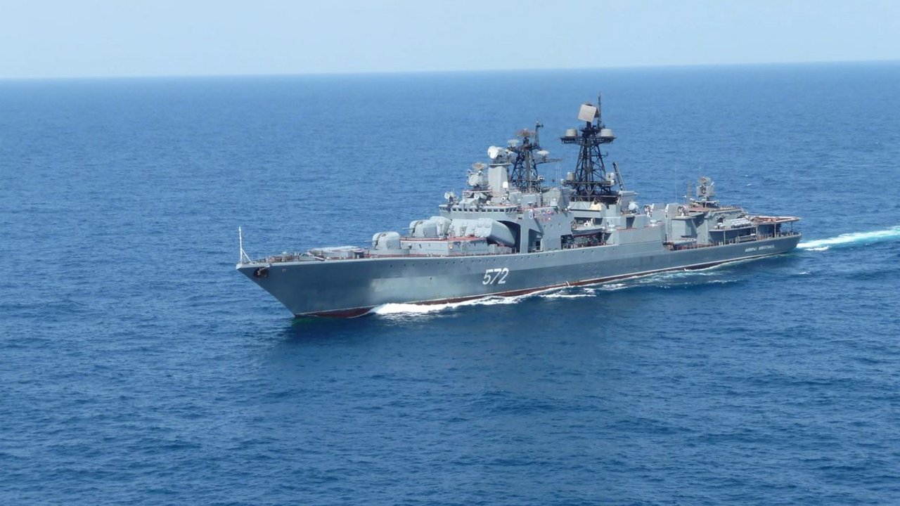 △“维诺格拉多夫海军上将”号大型反潜舰