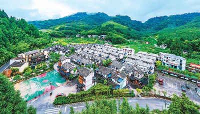 　　图为位于梁平百里竹海旅游度假区腹地的重庆梁平区竹山镇猎神村，该村是重庆市乡村振兴市级综合试验示范村、重庆市智慧旅游乡村示范村。　　高小华摄（人民图片）