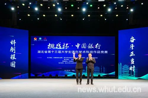 济南数百位女大学生去比赛 3点穿着 引争议 校长被骂滥用职权 全网搜