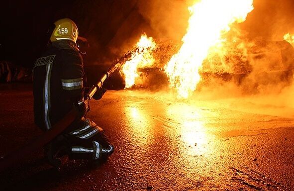 伊朗中部一化工厂发生爆炸 造成9人受伤