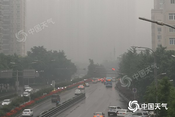 △今晨，重庆多区出现雨雾天气。