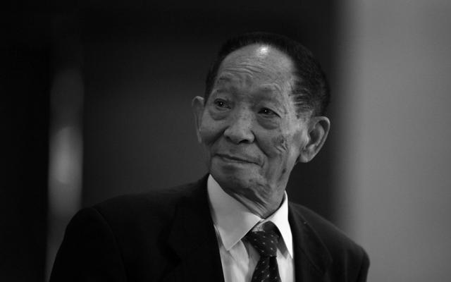 面对质疑,袁隆平的坦荡胸怀和实事求是精神,值得钦佩和学习.资料. .