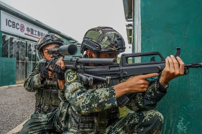 直击演训场南部战区部队开展实战化训练