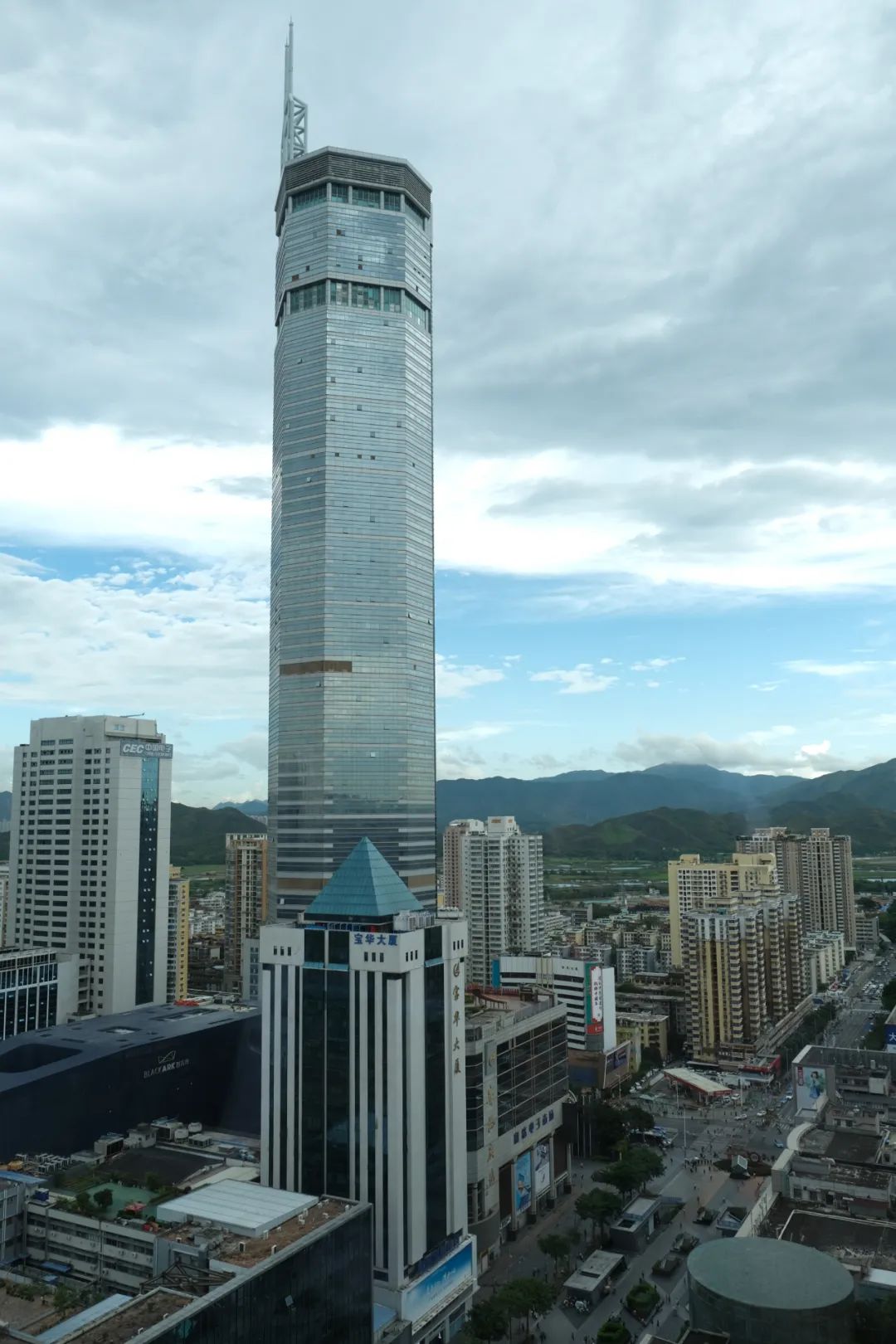 华强北最"稳"赛格大厦,为何摇晃?|深圳市_新浪财经_新浪网