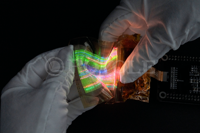 柔宇科技首次发布自主研发的micro-LED弹力柔性屏技术