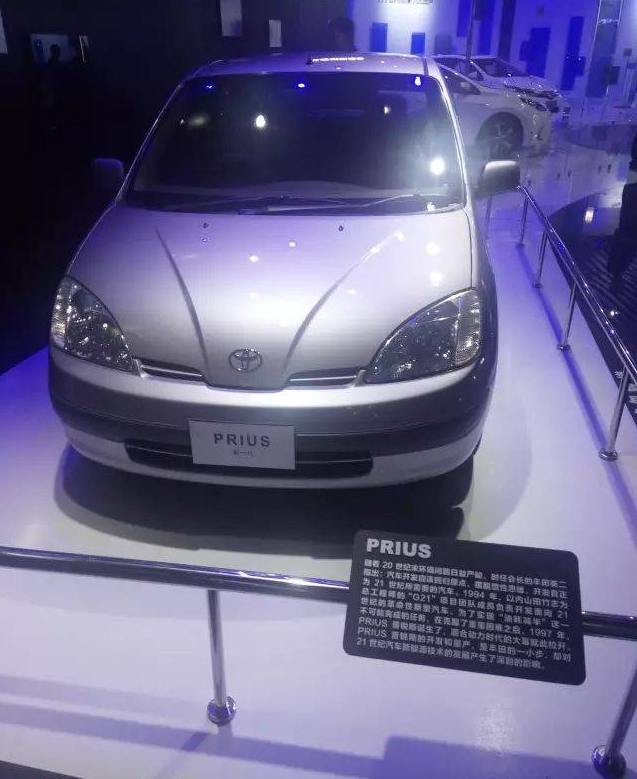 丰田油电混合动力汽车Prius，图源丰田中国官网