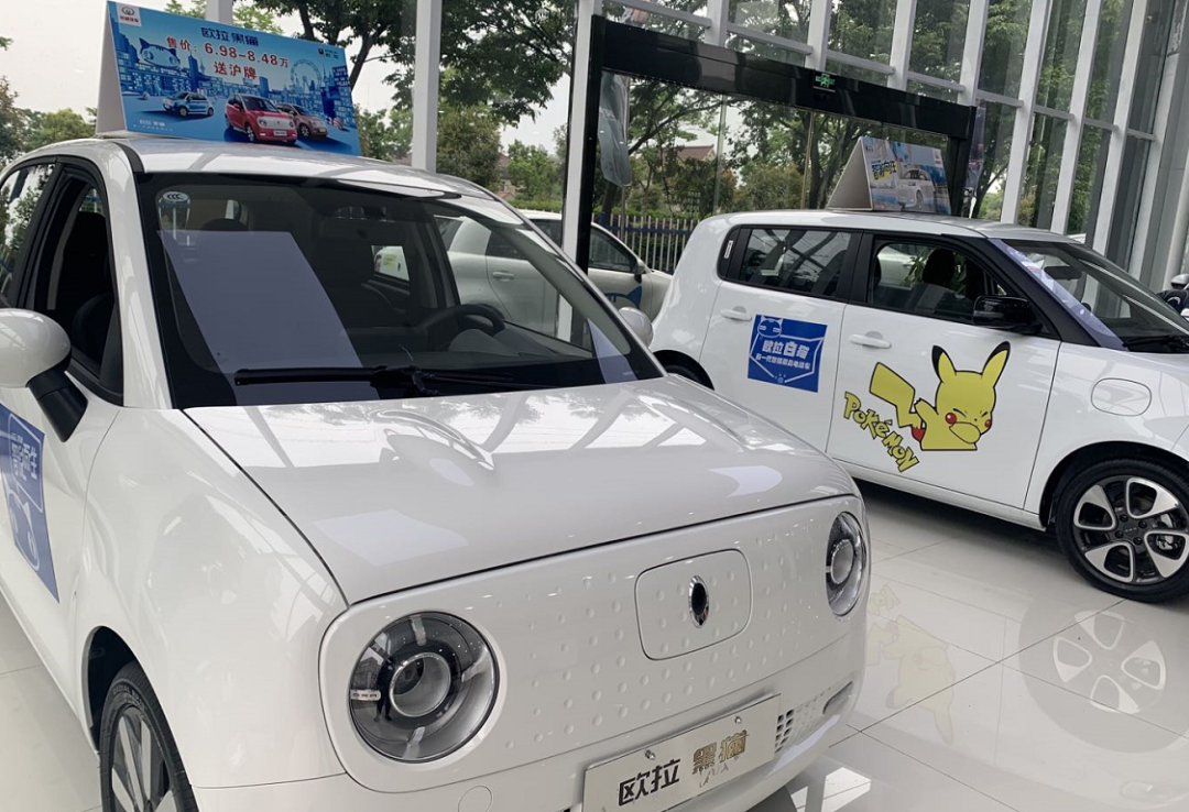 欧拉白猫和欧拉黑猫仍在4S店内展出（梅双/供图）