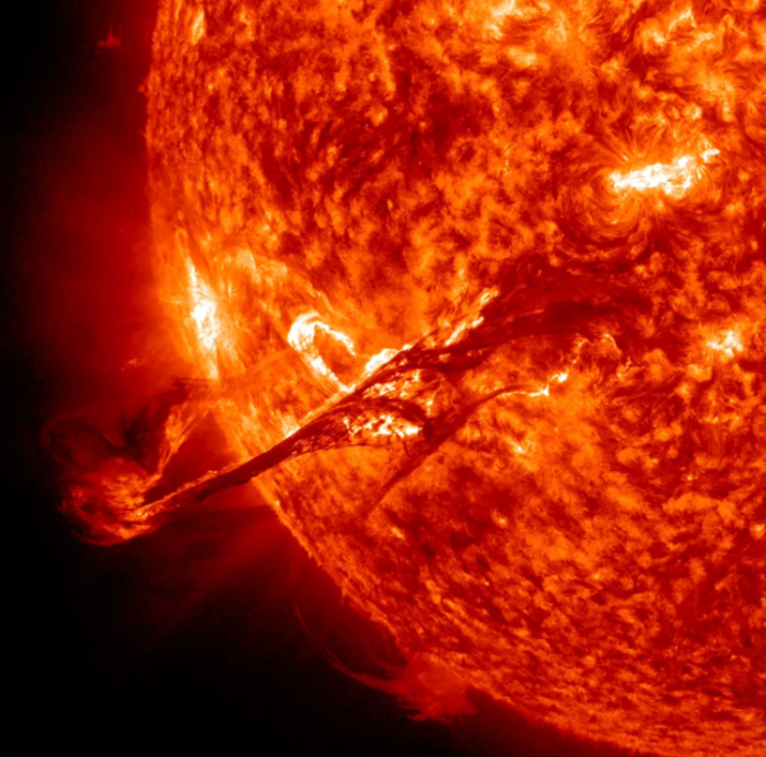 太阳耀斑大爆发可能在本周引发明亮的极光