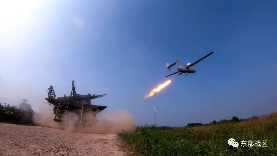 无人机发射升空.