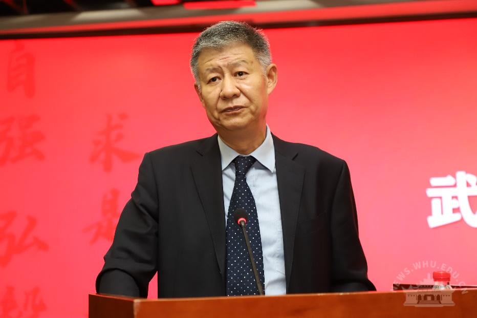 校党委书记韩进指出,学位评定委员会委员是荣誉也是一种责任,学位授予