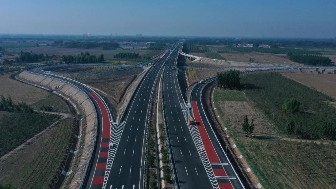 雄安新区三条高速具备通车试运行条件5月20日17时20分,随着最后一