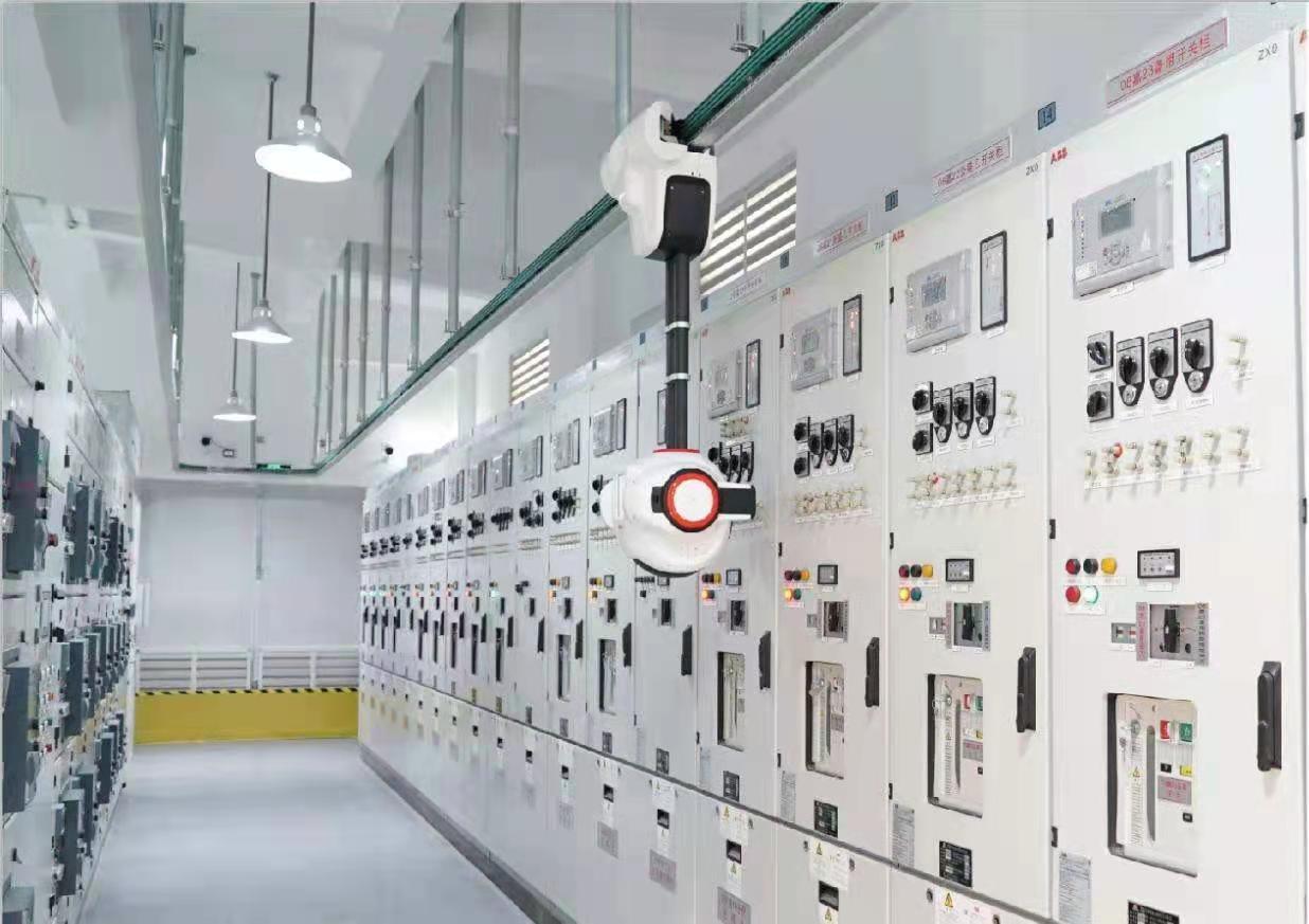 国网山东电力首个县域配电室使用智能巡检机器人