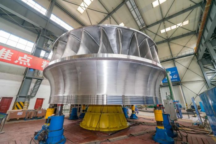 白鹤滩水电站10号机组转轮顺利通过静平衡试验验收