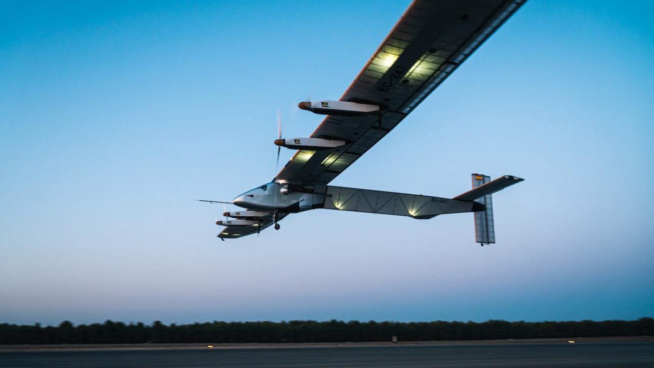 西媒太阳能飞机推动空中革命