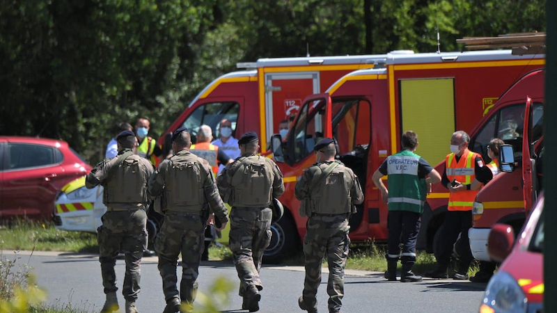 法国袭警案嫌疑人被捕 两名宪兵受伤