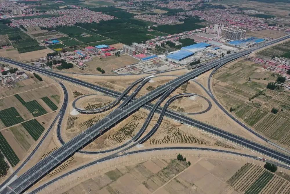 高清大图雄安新区四纵三横对外高速公路通道建成通车