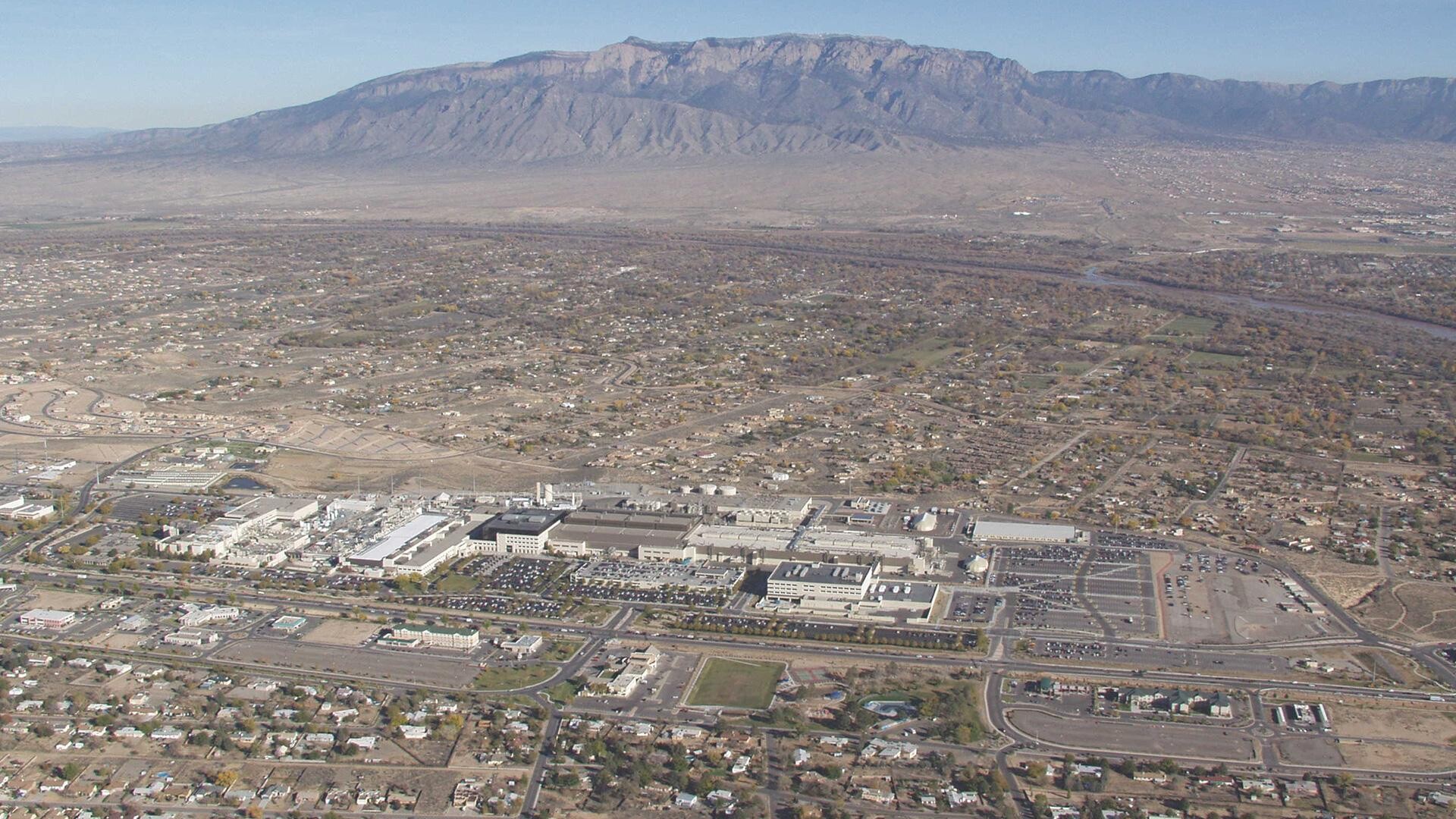 英特尔举办媒体活动 宣布扩建其新墨西哥州的生产设施