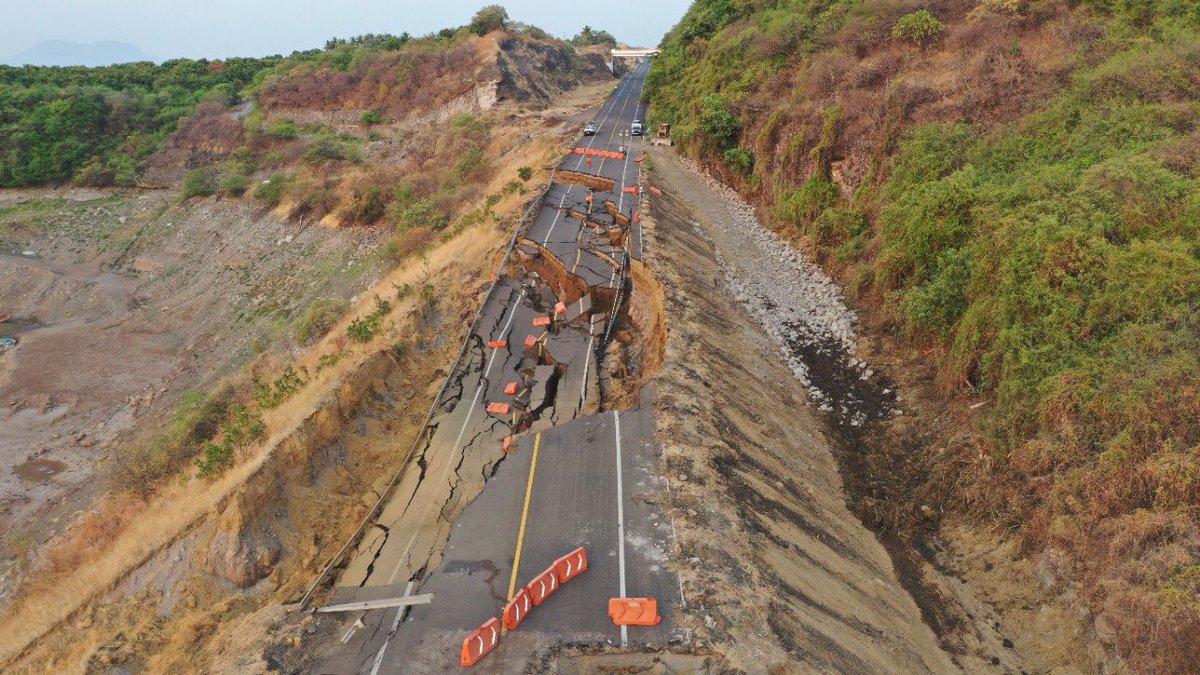 墨西哥高速公路发生严重坍塌事故 暂未造成人员伤亡